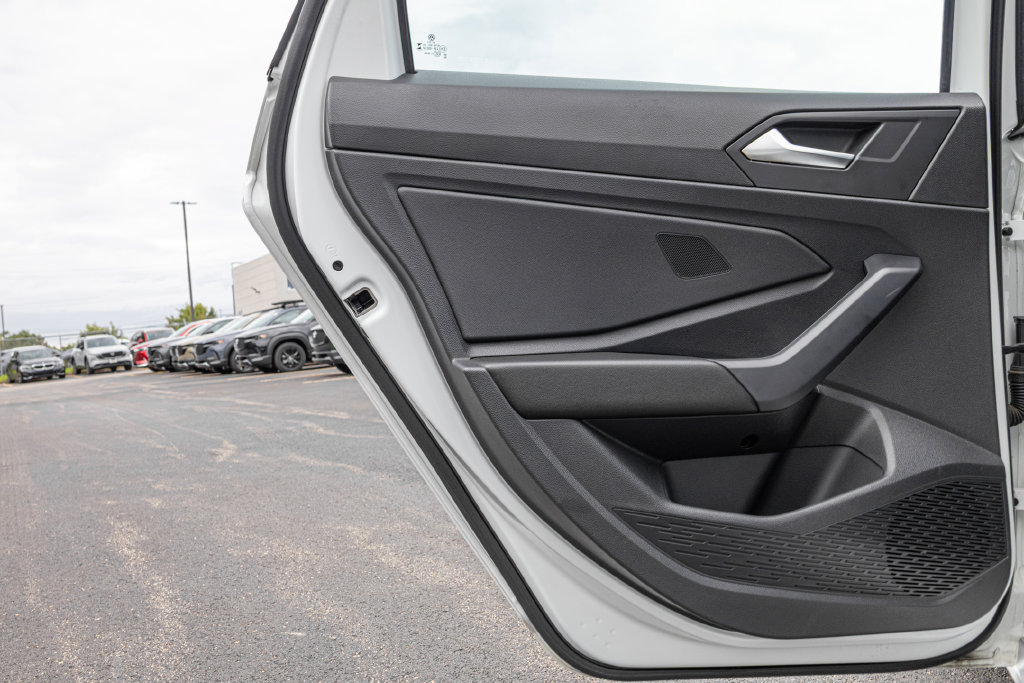 Certified 2023 Volkswagen Jetta SE w/ Panoramic Sunroof Package FWD image 30