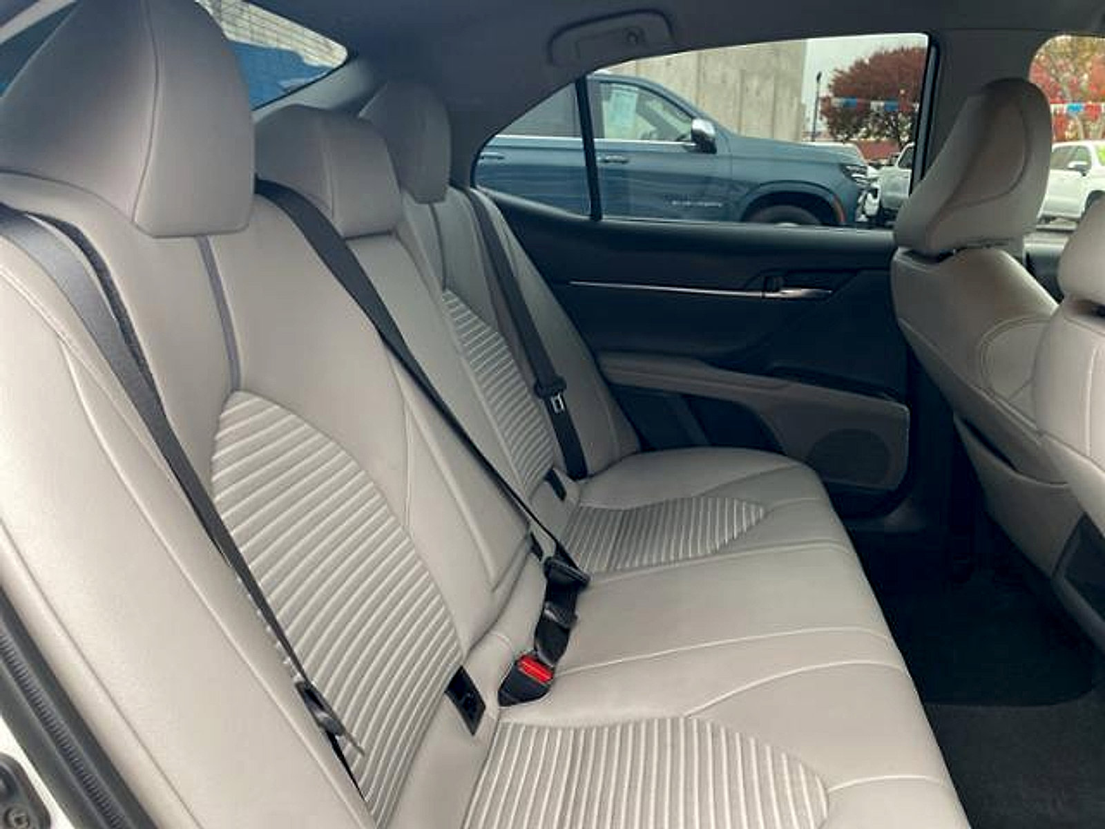 Used 2023 Toyota Camry SE FWD image 23