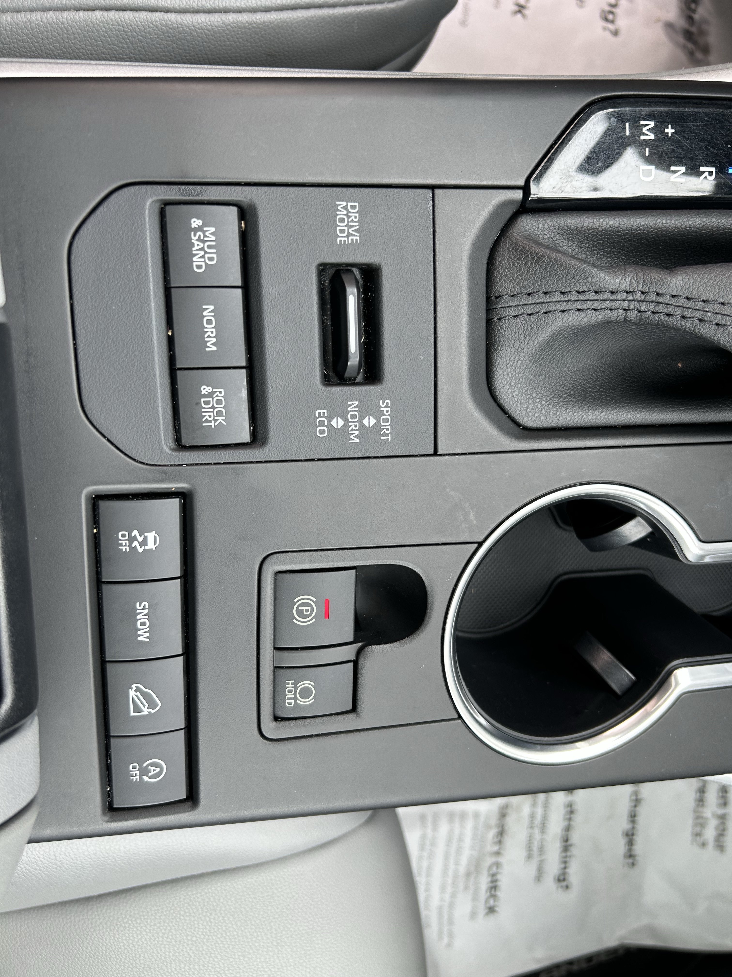 Certified 2020 Toyota Highlander XLE AWD/4WD image 31