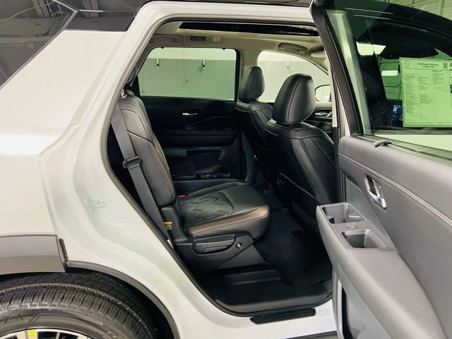 New 2026 Nissan Pathfinder Platinum image 32