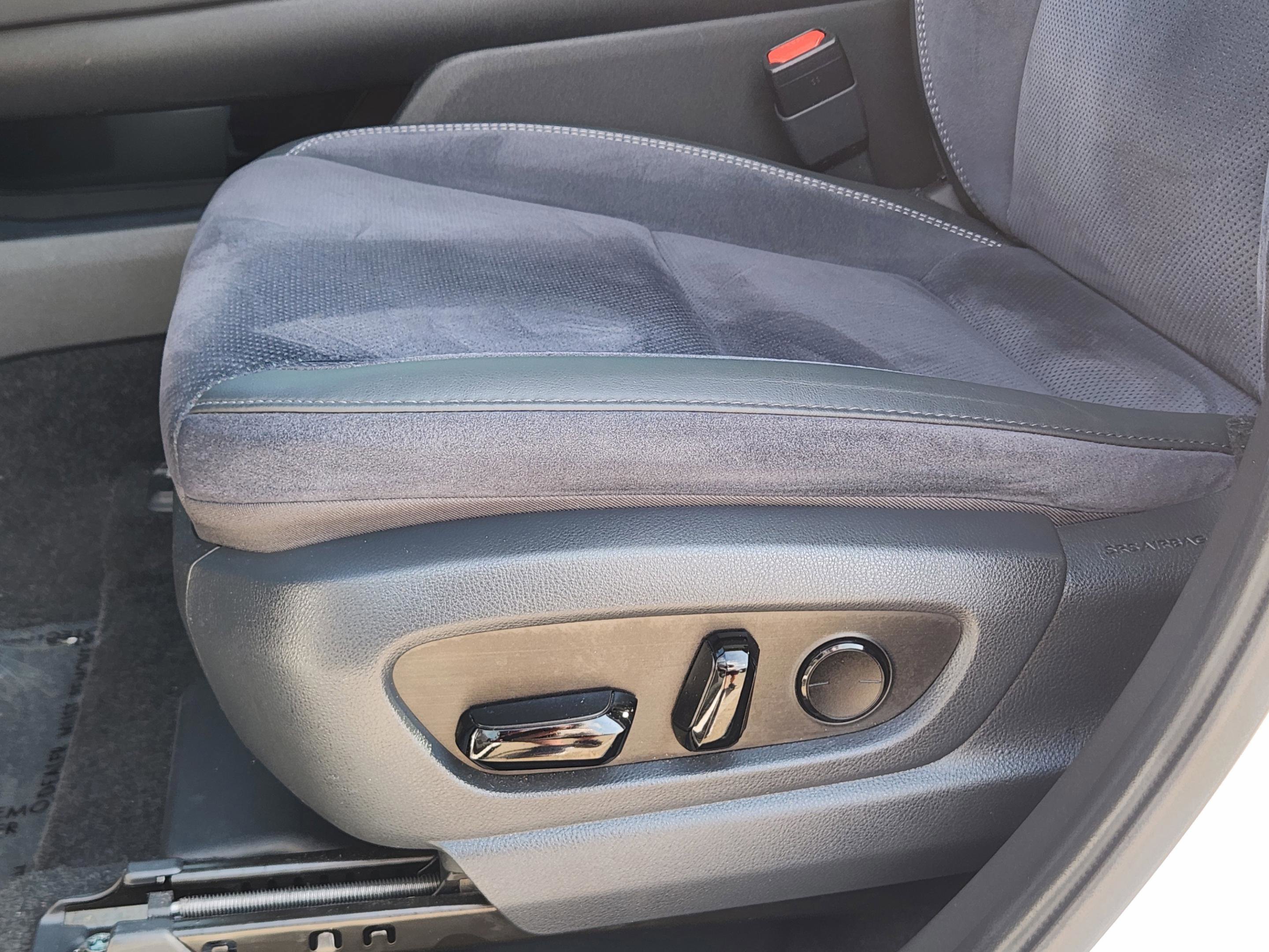 Used 2023 Lexus RZ 450e Premium w/ Accessory Package (Z1) image 7