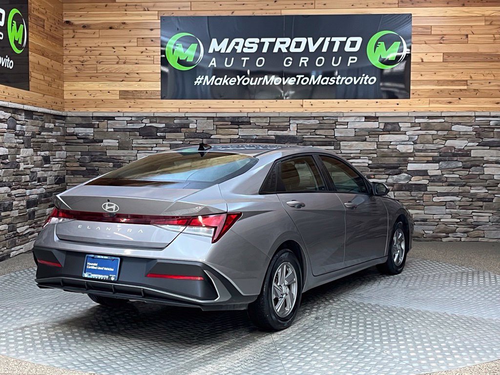 Certified 2024 Hyundai Elantra SE FWD image 18