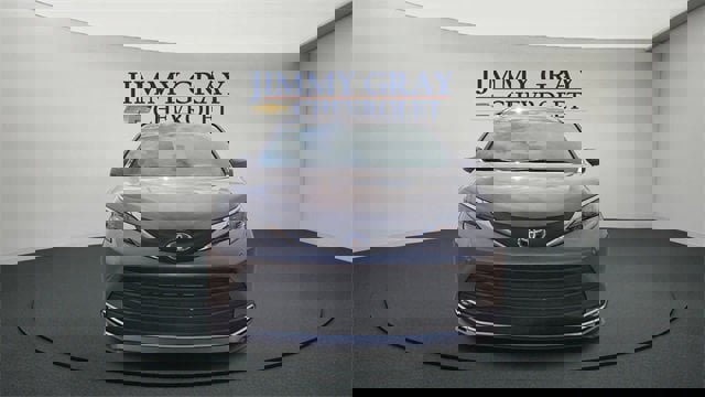 Used 2024 Toyota Sienna XLE image 8