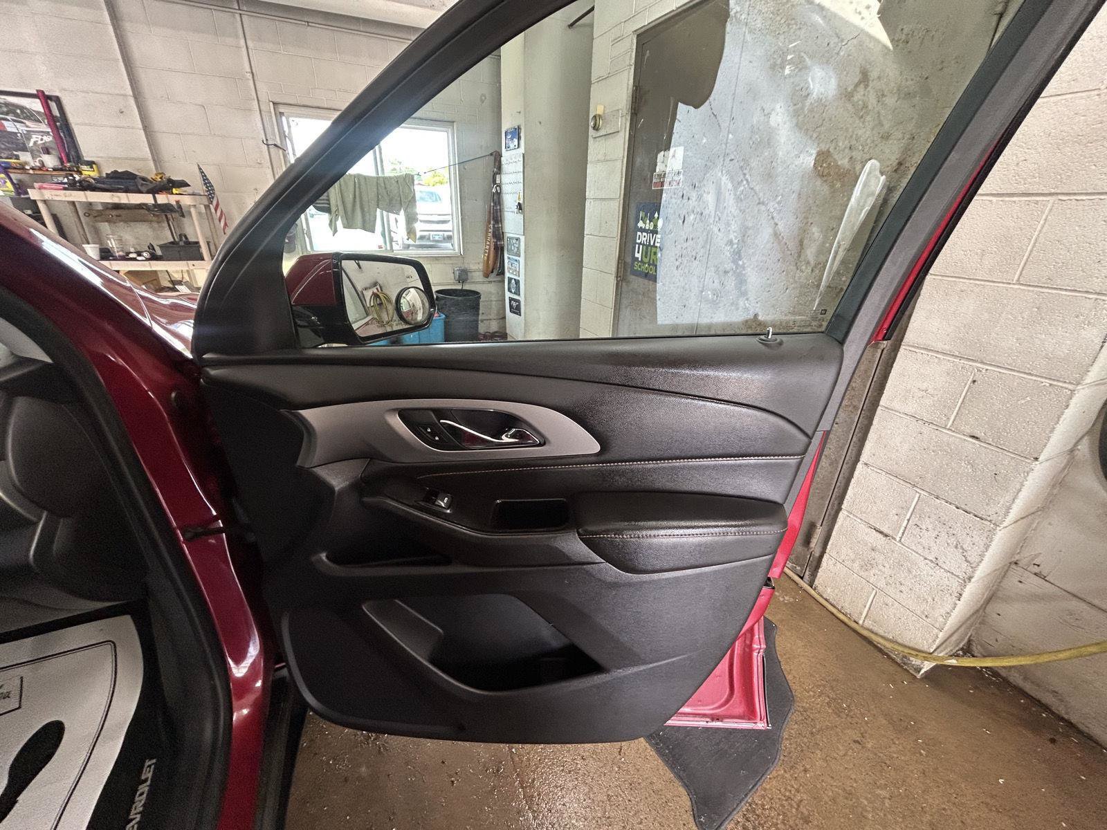 Used 2019 Chevrolet Traverse LT FWD image 26