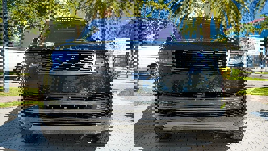 Used 2023 Land Rover Range Rover Long Wheelbase Autobiography image 5