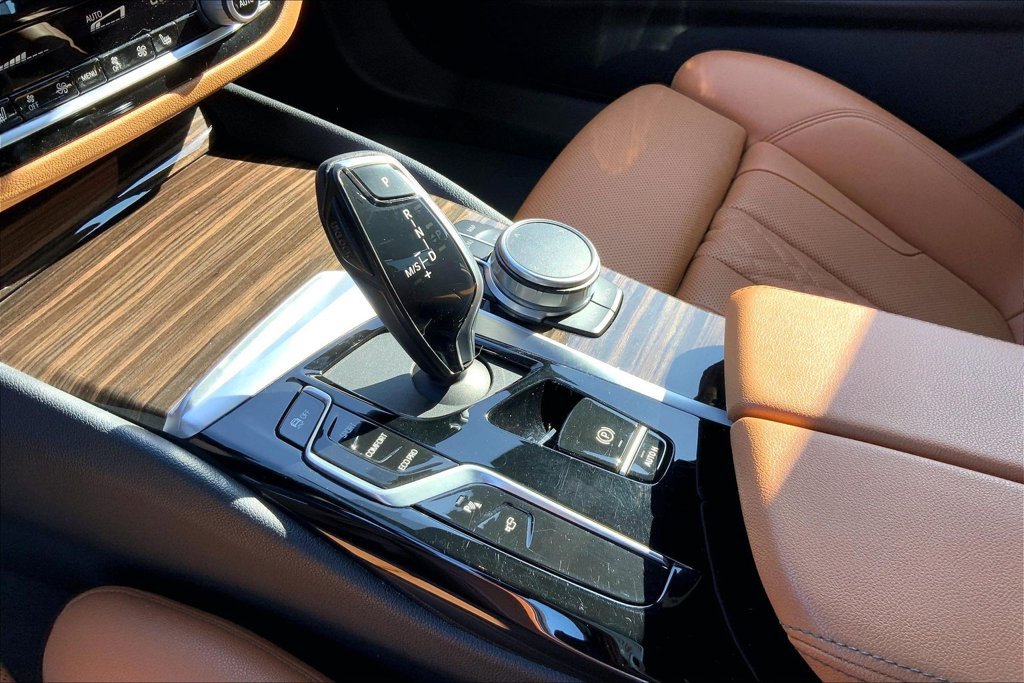 Used 2021 BMW 530i w/ Convenience Package RWD image 17