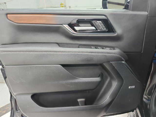 Used 2025 GMC Yukon Denali AWD/4WD image 32