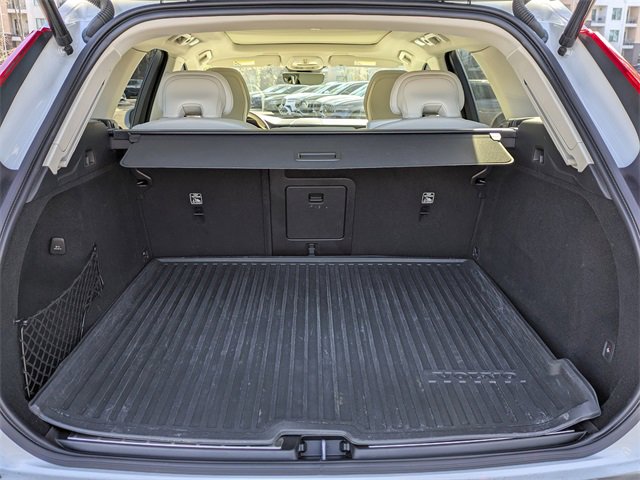 Used 2022 Volvo XC60 B5 Momentum w/ Advanced Package image 13