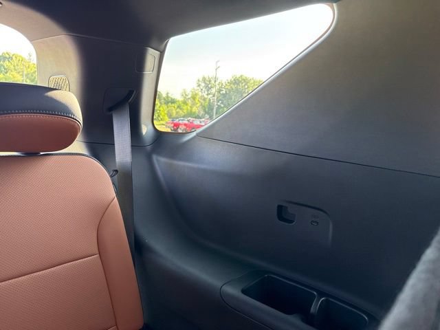 New 2027 Chevrolet Traverse Z71 w/ LPO, Floor Liner Package AWD/4WD image 50