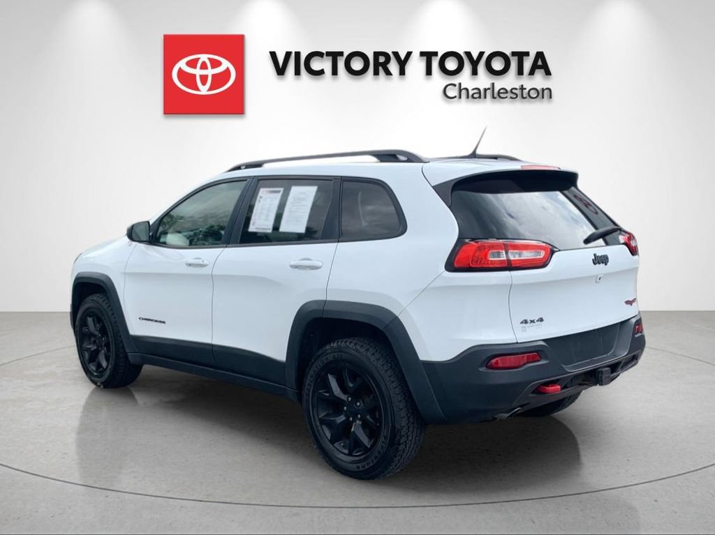 Used 2015 Jeep Cherokee Trailhawk w/ Leather Interior Group AWD/4WD image 3