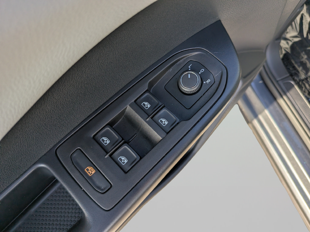 Certified 2025 Volkswagen Taos S FWD image 15