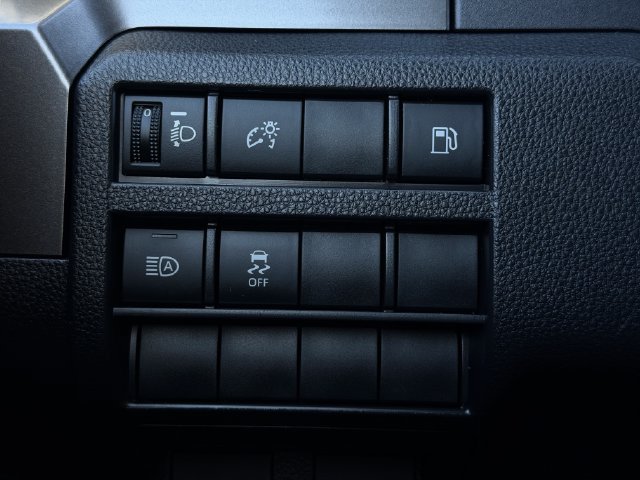 Used 2025 Toyota 4Runner SR5 AWD/4WD image 21
