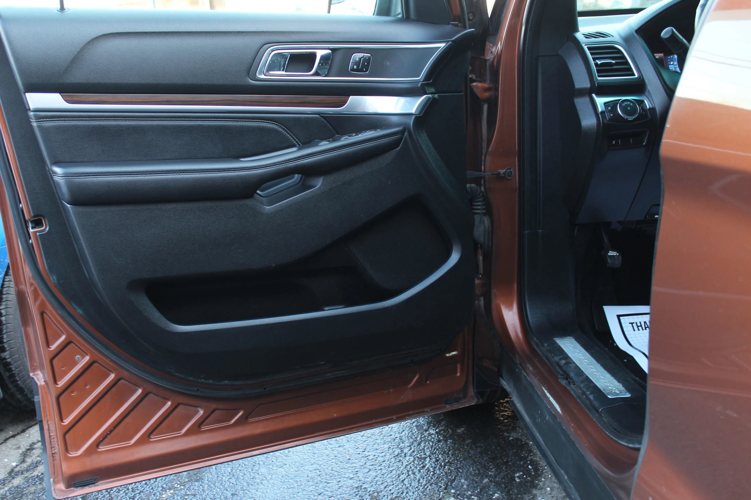 Used 2017 Ford Explorer Limited image 12