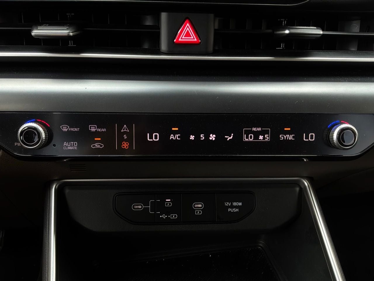 Used 2026 Kia Carnival FWD image 30