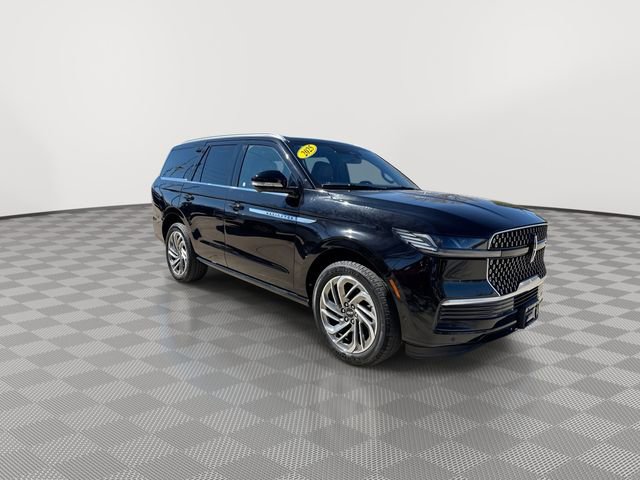 Used 2025 Lincoln Navigator Reserve image 2