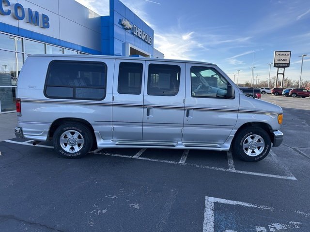 Used 2004 Ford E-150 and Econoline 150 image 8