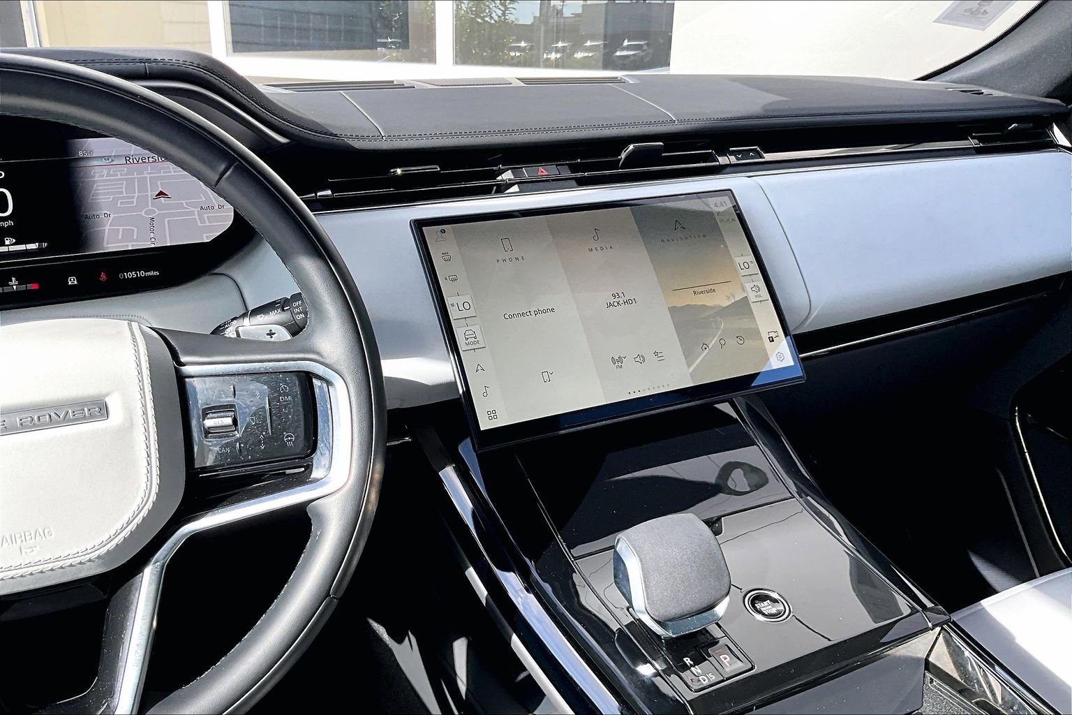 Used 2025 Land Rover Range Rover Sport image 6