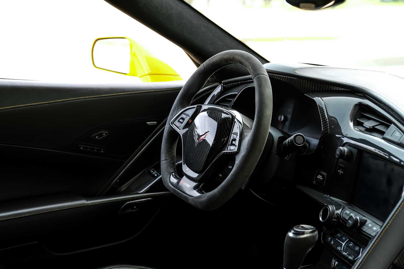 Used 2015 Chevrolet Corvette Z06 w/ 3LZ Preferred Equipment Group image 16