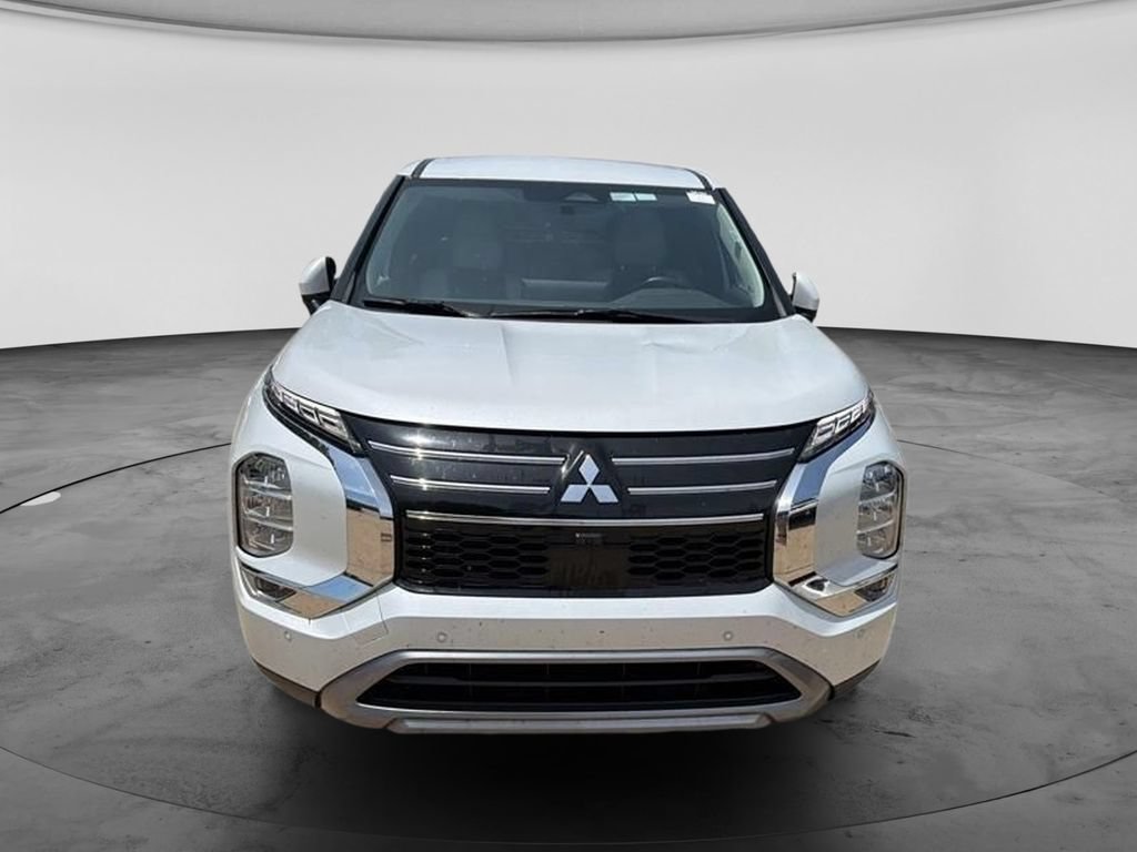 Used 2025 Mitsubishi Outlander SE FWD image 4