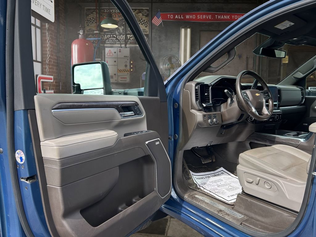 Certified 2025 Chevrolet Silverado 3500 LTZ w/ LTZ Plus Package image 16