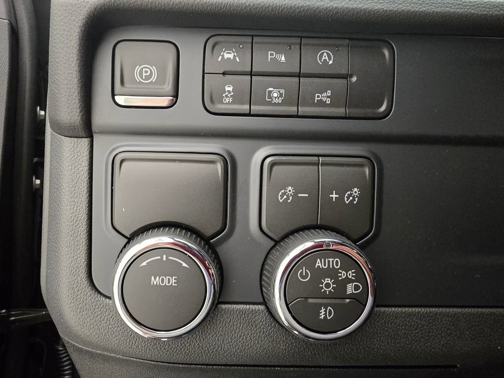 New 2026 Chevrolet Suburban LT w/ Comfort Package image 9