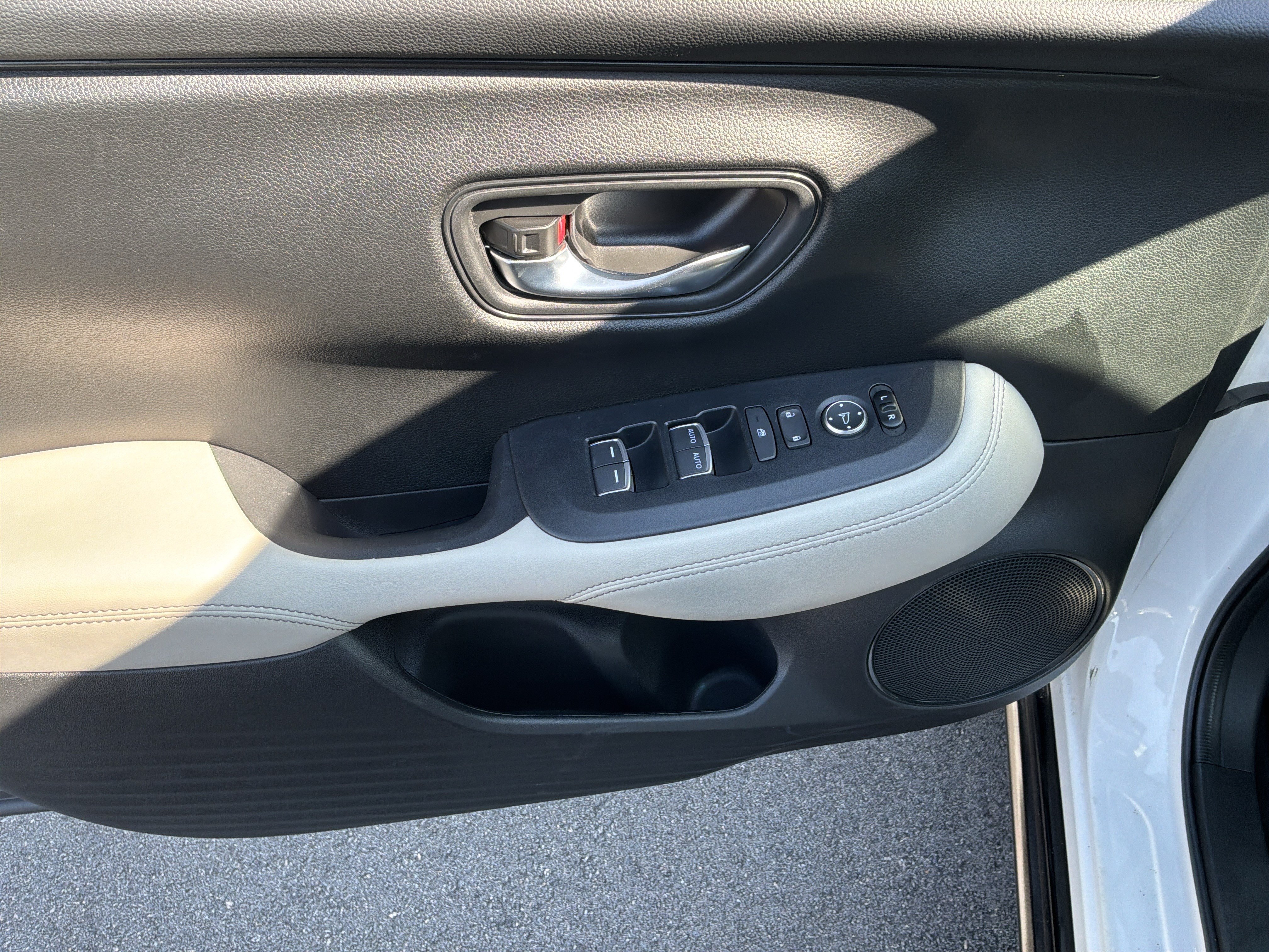 Used 2025 Honda HR-V EX-L image 15