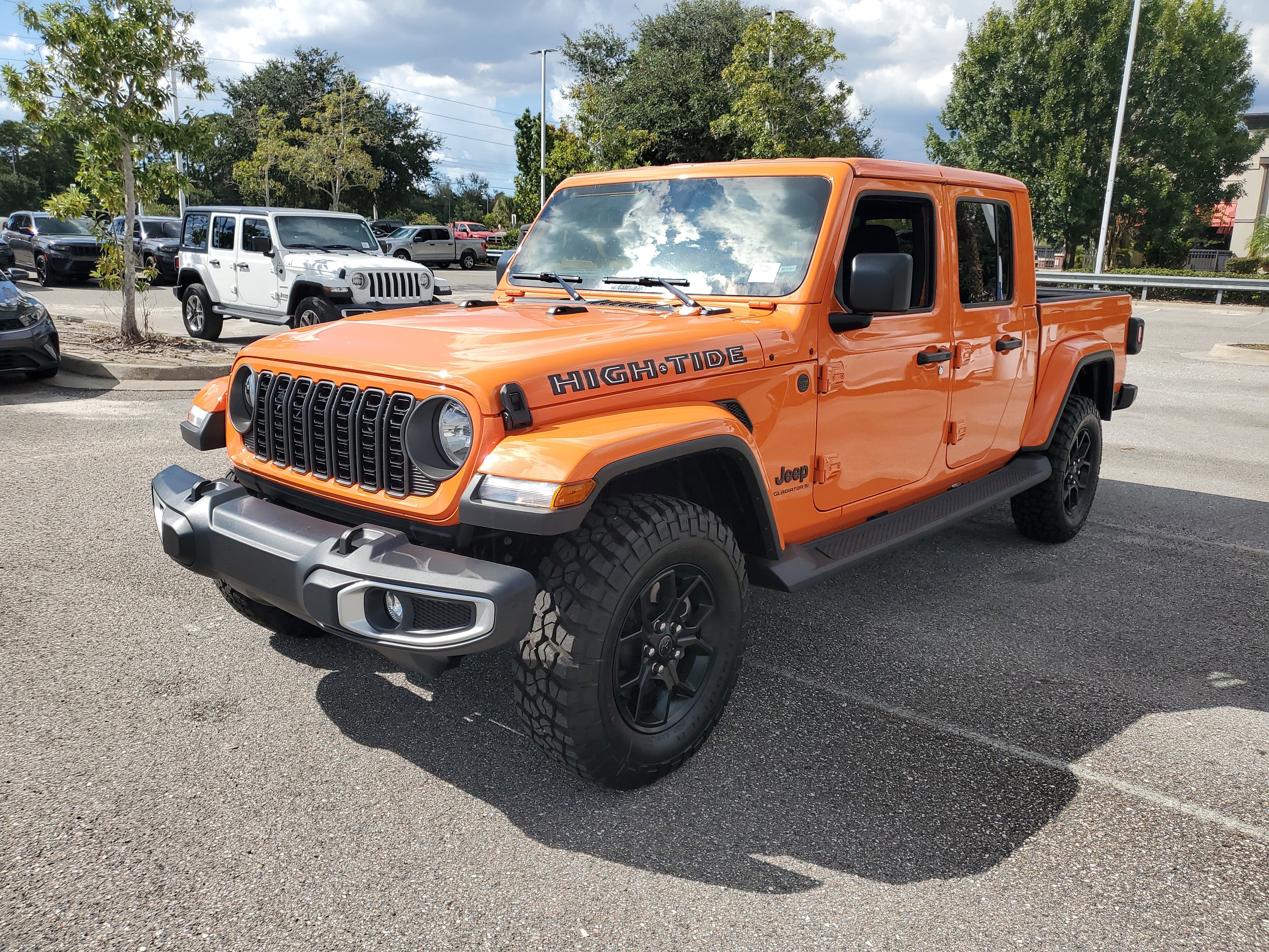Used 2025 Jeep Gladiator Sport image 2