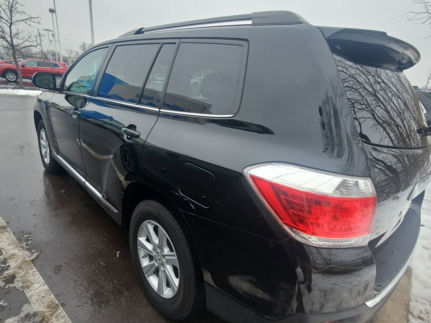 Used 2013 Toyota Highlander SE image 2