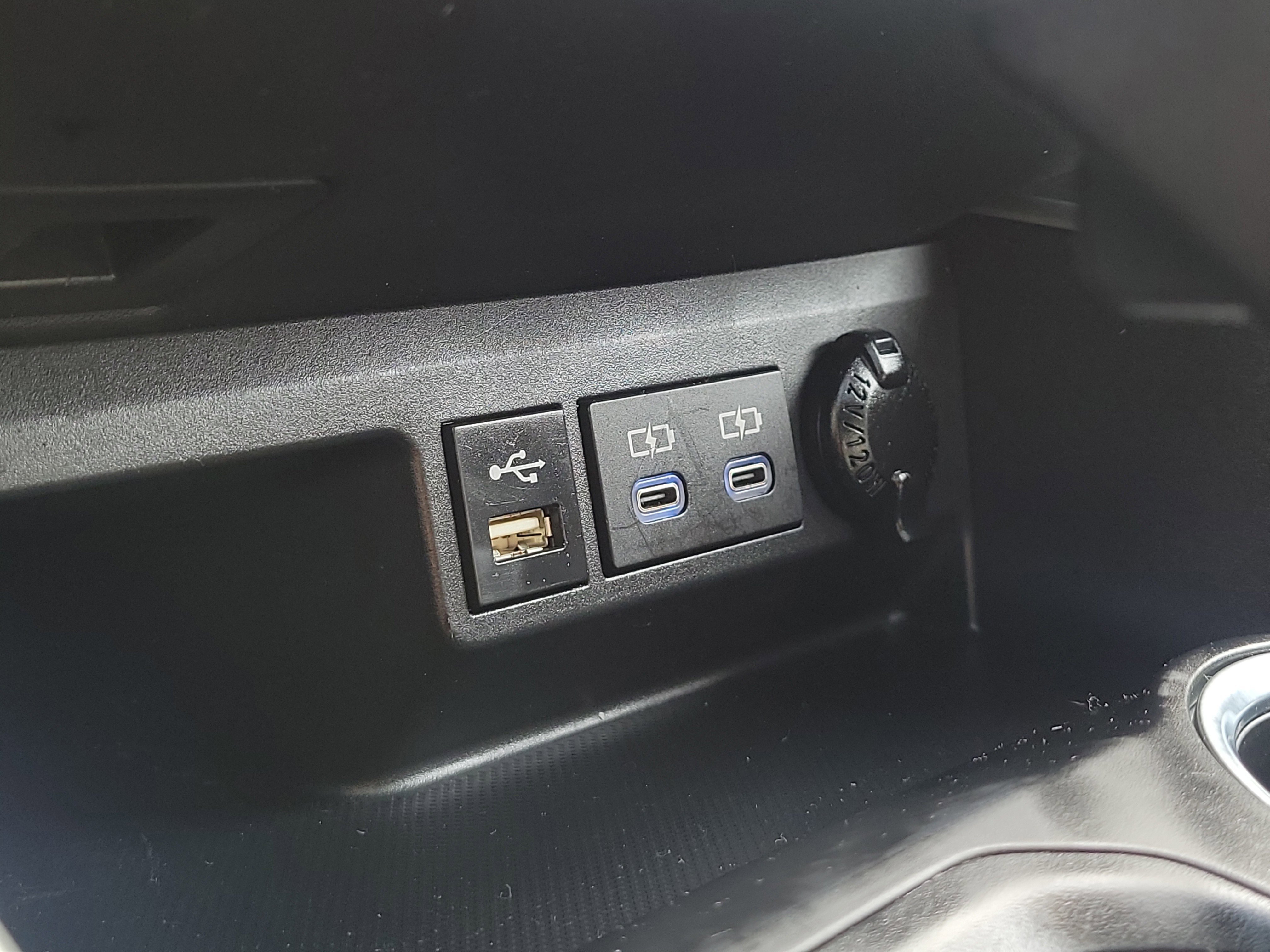 Used 2022 Toyota Highlander XLE image 32