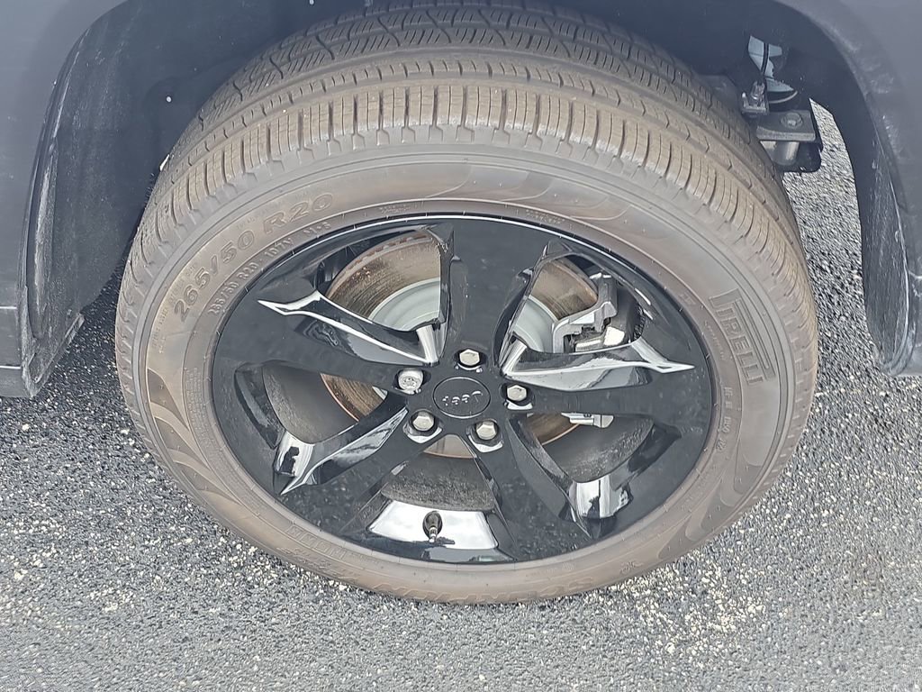 Used 2025 Jeep Grand Cherokee L Limited w/ Black Appearance Package image 8