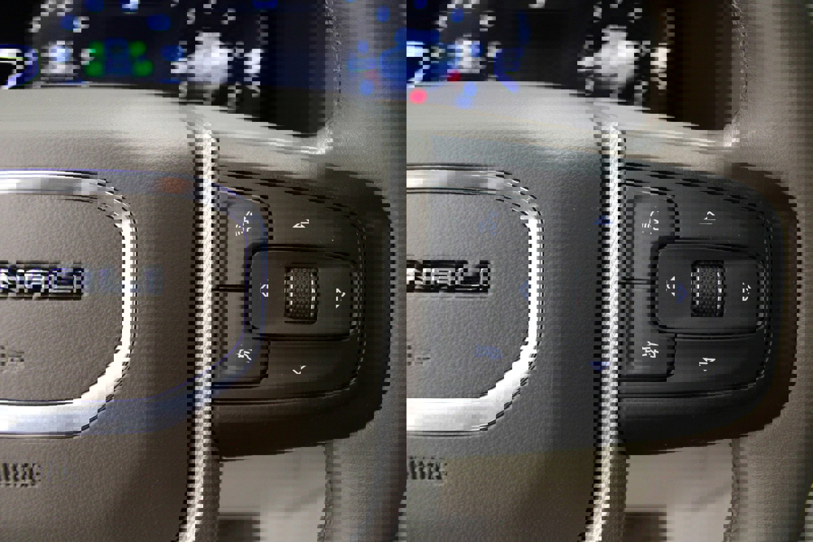 Used 2022 GMC Yukon Denali w/ Denali Premium Package image 28