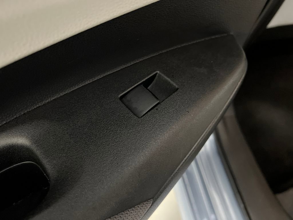 Used 2020 Toyota Corolla L image 15