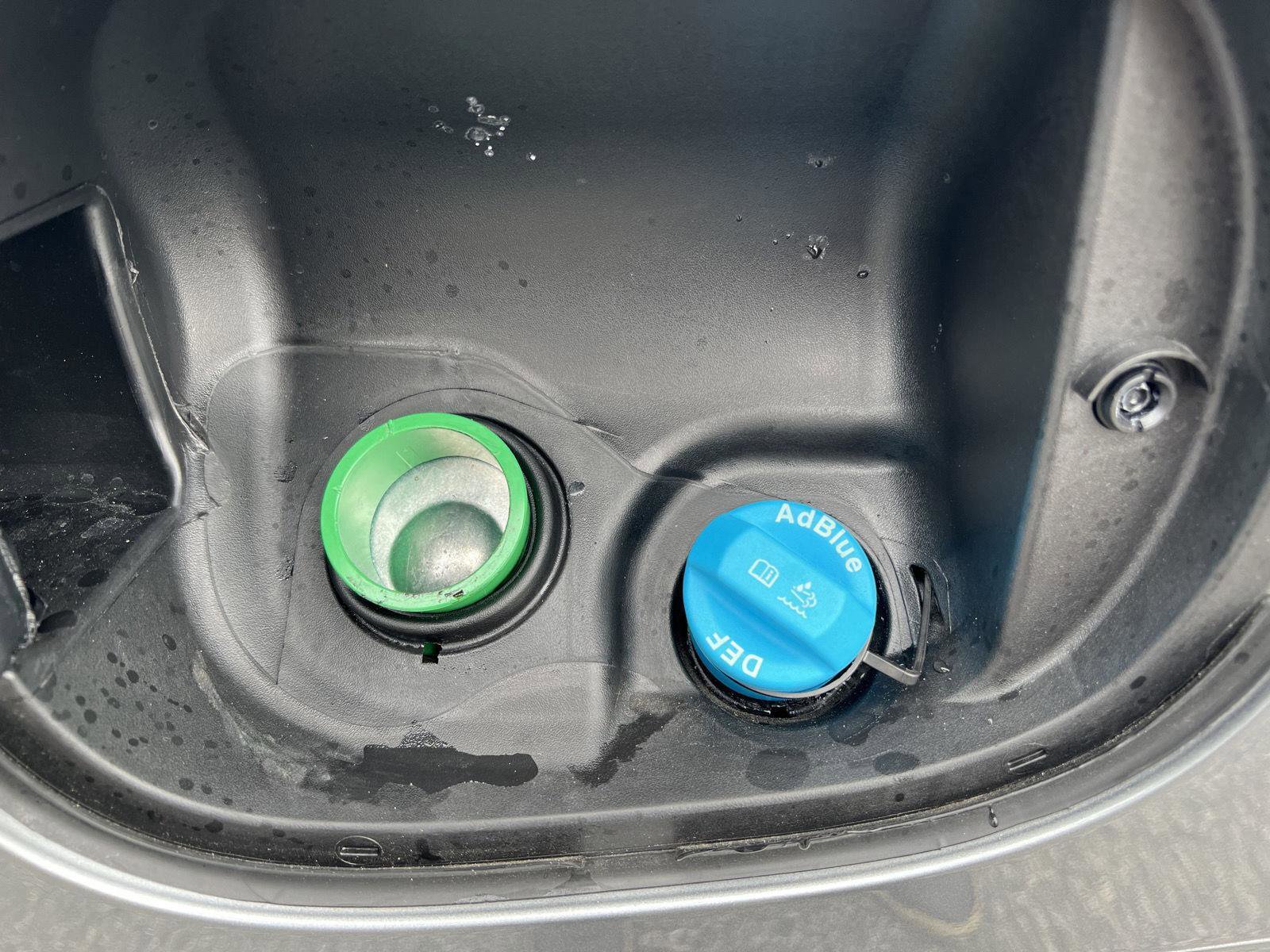 Used 2023 GMC Yukon Denali Ultimate AWD/4WD image 11