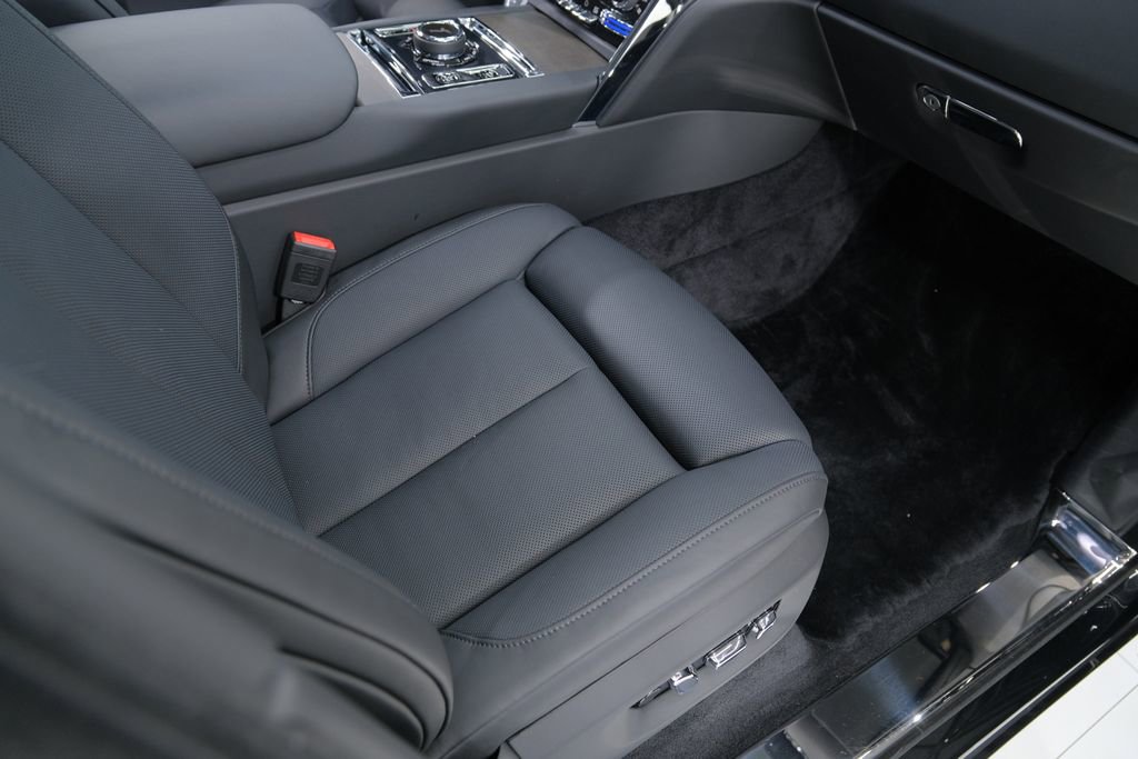 Used 2026 Rolls-Royce Cullinan image 35