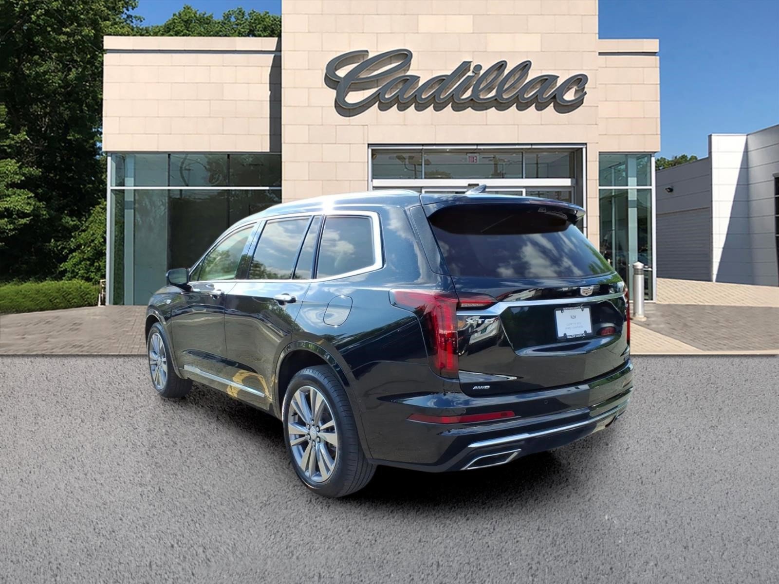 Certified 2023 Cadillac XT6 Premium Luxury w/ Technology Package AWD/4WD image 4