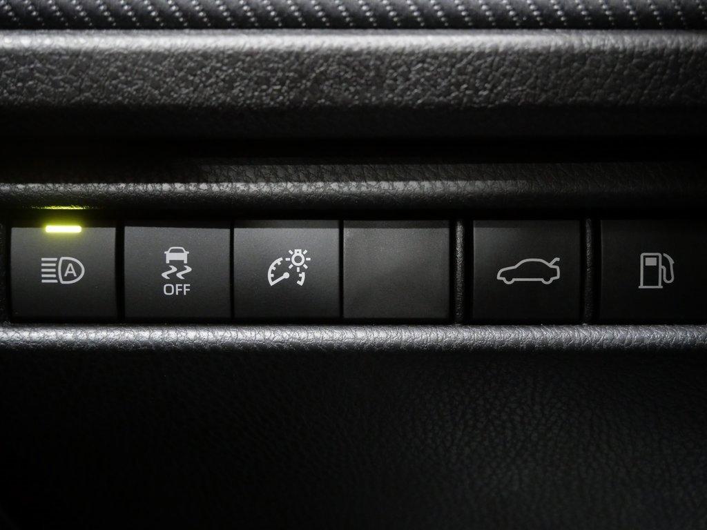 Used 2025 Toyota Camry SE image 14