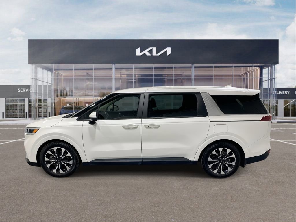 Used 2022 Kia Carnival EX image 5