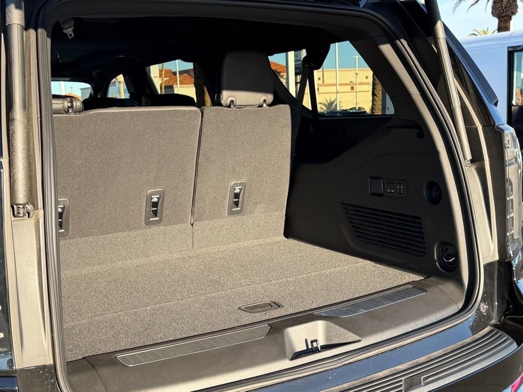 New 2025 Chevrolet Suburban High Country image 9