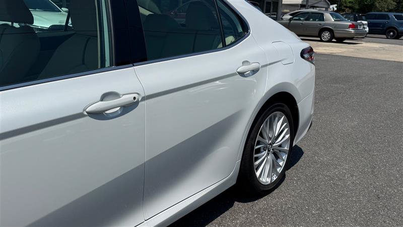 Used 2019 Toyota Camry XLE FWD image 16