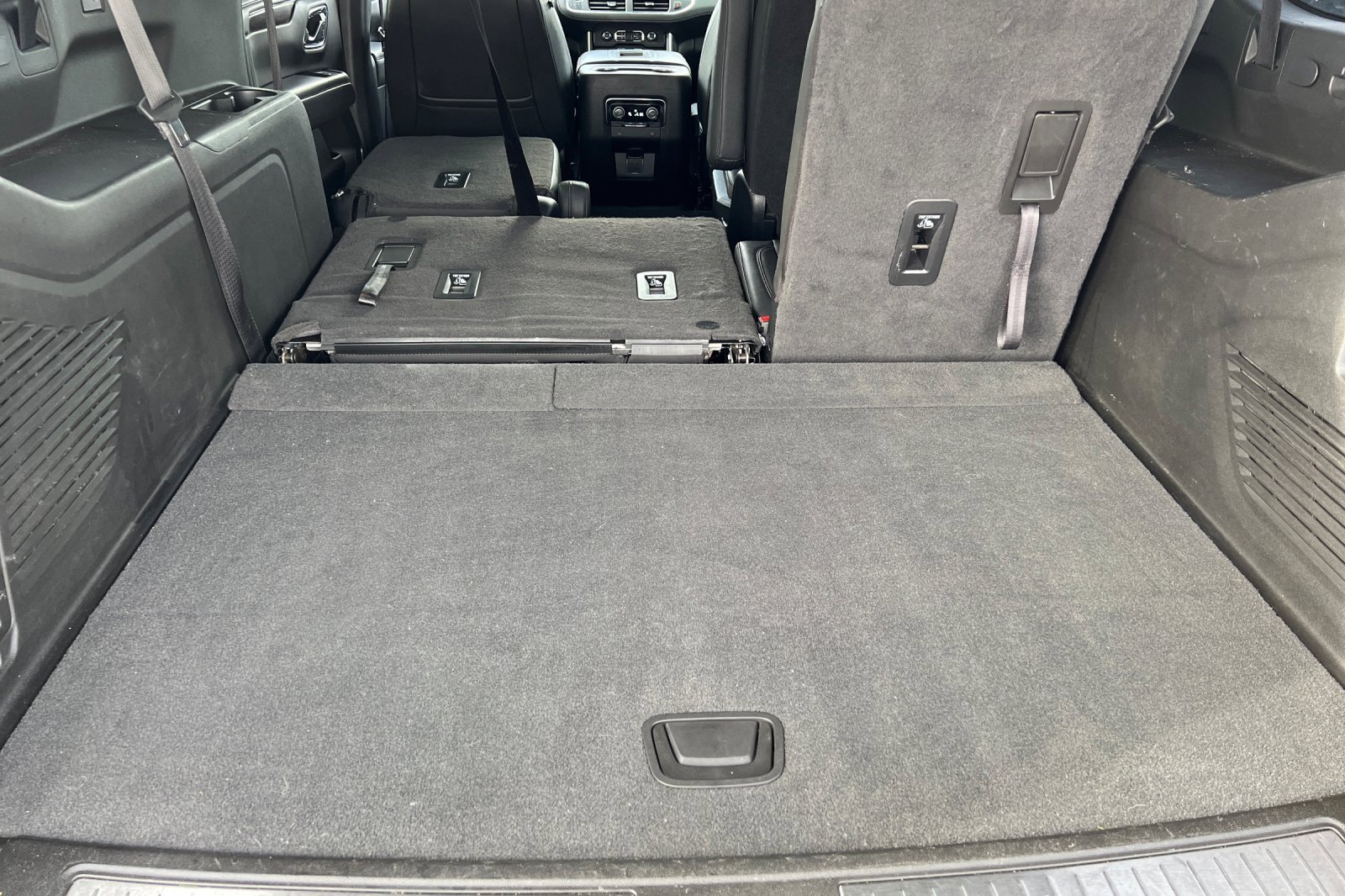 Used 2022 Chevrolet Suburban Z71 image 16