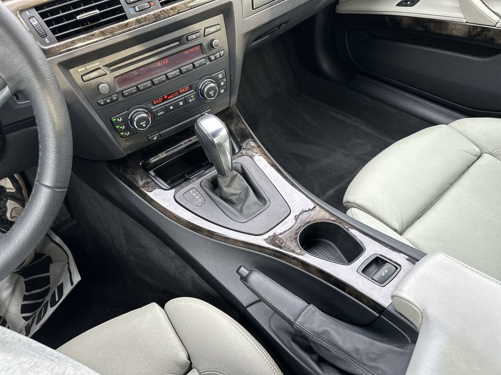 Used 2009 BMW 335i Convertible image 23
