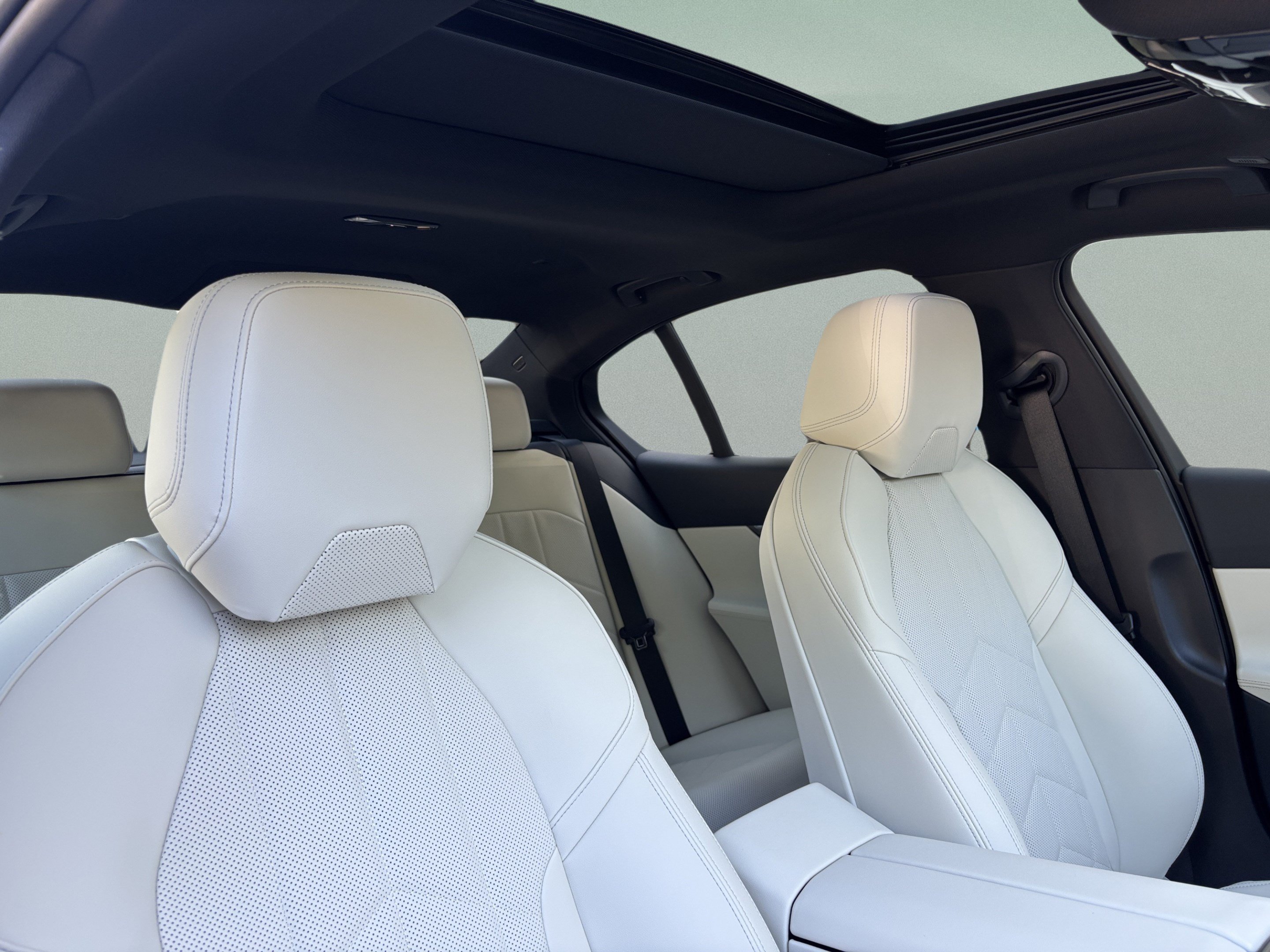 Used 2027 BMW 530i w/ M Sport Package RWD image 22