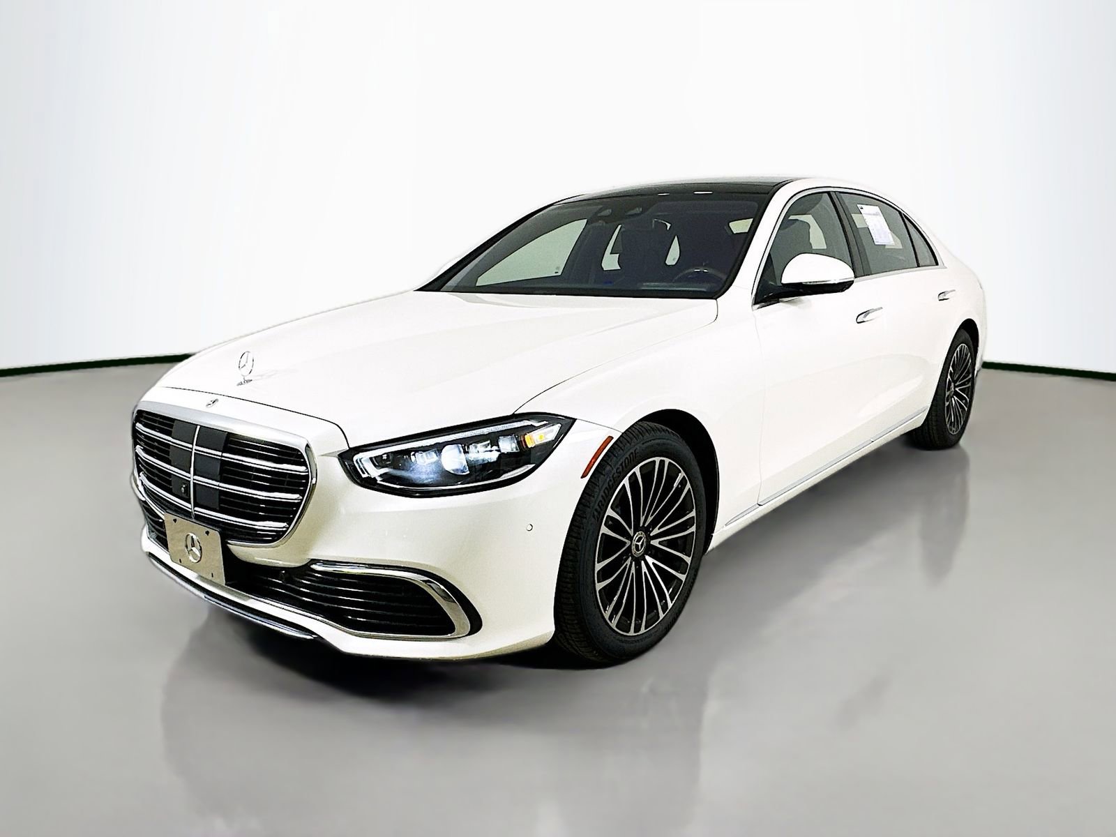 Used 2022 Mercedes-Benz S 580 4MATIC Sedan image 3