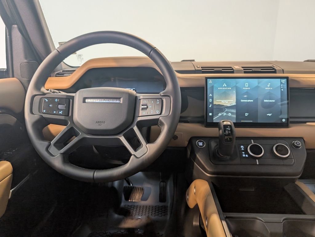 Used 2025 Land Rover Defender 110 X-Dynamic SE image 16