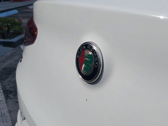 Used 2022 Alfa Romeo Stelvio Veloce AWD/4WD image 11