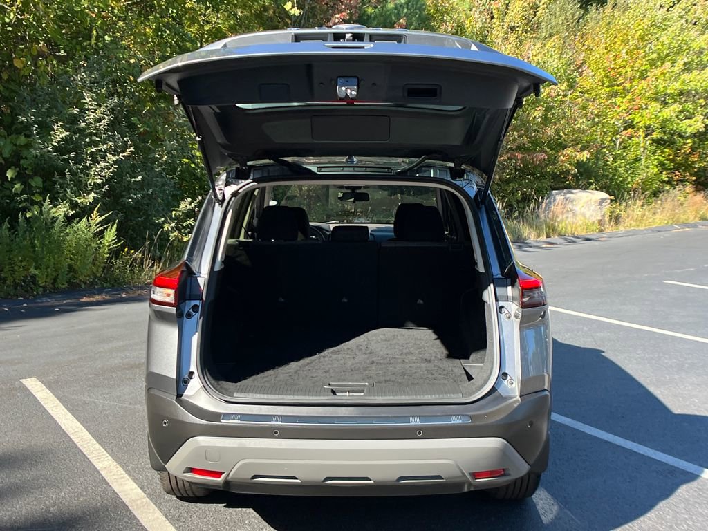 Used 2023 Nissan Rogue SV image 10