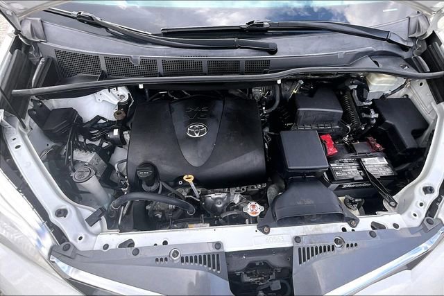Used 2019 Toyota Sienna XLE w/ XLE Navigation Package image 9