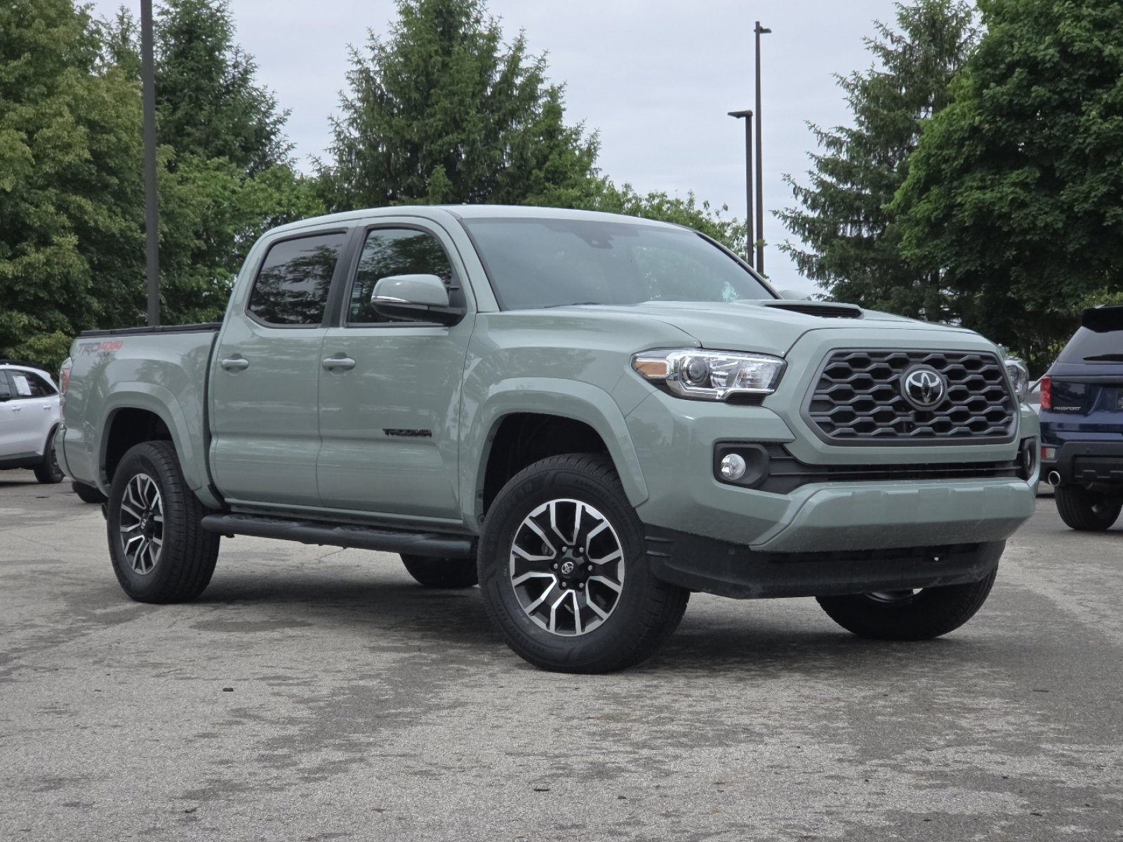 Used 2023 Toyota Tacoma TRD Sport w/ Black Out Package (TMS) AWD/4WD image 2