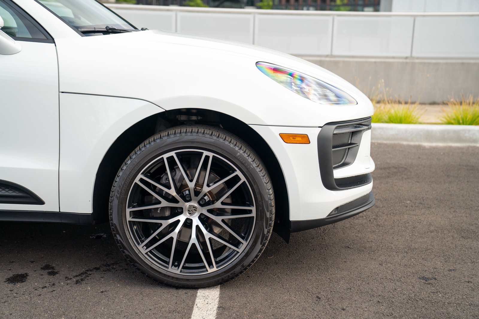 Certified 2023 Porsche Macan Turbo AWD/4WD image 9