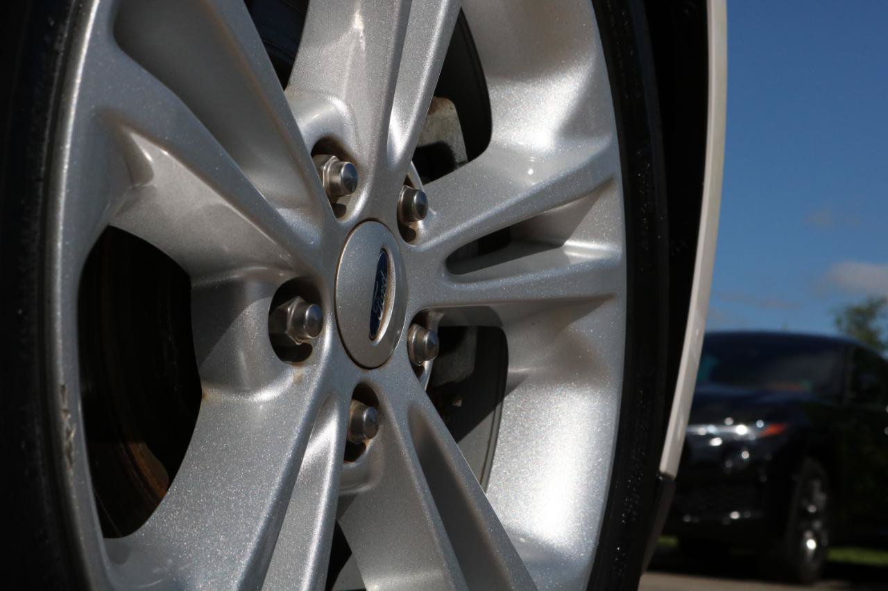 Used 2019 Ford Taurus SEL w/ Equipment Group 201A FWD image 7